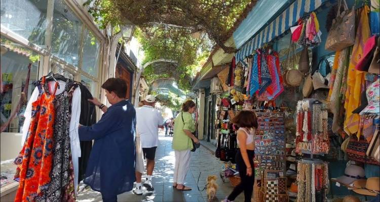 Μύρινα: Ανακοινώθηκε το καλοκαιρινό ωράριο καταστημάτων