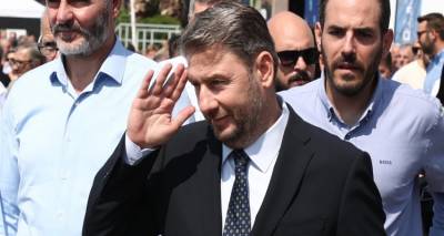 &Sigma;&tau;&eta; &Theta;&epsilon;&sigma;&sigma;&alpha;&lambda;&omicron;&nu;ί&kappa;&eta; &omicron; &Alpha;&nu;&delta;&rho;&omicron;&upsilon;&lambda;ά&kappa;&eta;&sigmaf;: &Chi;&alpha;&mu;&eta;&lambda;έ&sigmaf; &pi;&tau;ή&sigma;&epsilon;&iota;&sigmaf; &tau;&omicron;&upsilon; &Pi;&Alpha;&Sigma;&Omicron;&Kappa; &sigma;&tau;&eta; &sigma;&upsilon;&mu;&pi;&rho;&omega;&tau;&epsilon;ύ&omicron;&upsilon;&sigma;&alpha; -&Omicron; &gamma;&rho;ί&phi;&omicron;&sigmaf; &tau;&omega;&nu; &pi;&rho;ά&sigma;&iota;&nu;&omega;&nu; &psi;&eta;&phi;&omicron;&delta;&epsilon;&lambda;&tau;ί&omega;&nu;