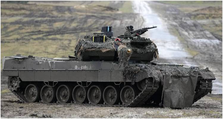 &Gamma;&epsilon;&rho;&mu;&alpha;&nu;ί&alpha;: &laquo;&Pi;&rho;ά&sigma;&iota;&nu;&omicron; &phi;&omega;&sigmaf;&raquo; &sigma;&tau;&eta;&nu; &pi;&alpha;&rho;ά&delta;&omicron;&sigma;&eta; &alpha;&rho;&mu;ά&tau;&omega;&nu; &mu;ά&chi;&eta;&sigmaf; Leopard 1 &sigma;&tau;&eta;&nu; &Omicron;&upsilon;&kappa;&rho;&alpha;&nu;ί&alpha; -&Sigma;&upsilon;&zeta;&eta;&tau;ή&sigma;&epsilon;&iota;&sigmaf; &mu;&epsilon; &Kappa;&alpha;&tau;ά&rho; &gamma;&iota;&alpha; &tau;&alpha; Gepard