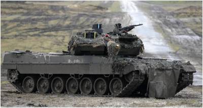 &Gamma;&epsilon;&rho;&mu;&alpha;&nu;ί&alpha;: &laquo;&Pi;&rho;ά&sigma;&iota;&nu;&omicron; &phi;&omega;&sigmaf;&raquo; &sigma;&tau;&eta;&nu; &pi;&alpha;&rho;ά&delta;&omicron;&sigma;&eta; &alpha;&rho;&mu;ά&tau;&omega;&nu; &mu;ά&chi;&eta;&sigmaf; Leopard 1 &sigma;&tau;&eta;&nu; &Omicron;&upsilon;&kappa;&rho;&alpha;&nu;ί&alpha; -&Sigma;&upsilon;&zeta;&eta;&tau;ή&sigma;&epsilon;&iota;&sigmaf; &mu;&epsilon; &Kappa;&alpha;&tau;ά&rho; &gamma;&iota;&alpha; &tau;&alpha; Gepard