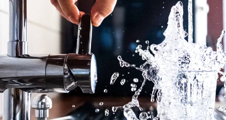 &Mu;ύ&rho;&iota;&nu;&alpha;: &Delta;&iota;&alpha;&kappa;&omicron;&pi;ή ύ&delta;&rho;&epsilon;&upsilon;&sigma;&eta;&sigmaf; &gamma;&iota;&alpha; &alpha;ύ&rho;&iota;&omicron; &Pi;έ&mu;&pi;&tau;&eta;