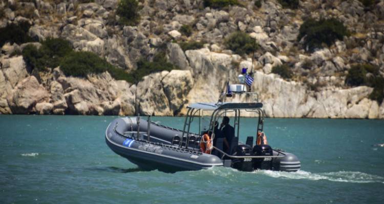 &Kappa;&omega;&sigmaf;: &Sigma;&kappa;ά&phi;&omicron;&sigmaf; &tau;&omicron;&upsilon; &lambda;&iota;&mu;&epsilon;&nu;&iota;&kappa;&omicron;ύ &sigma;&upsilon;&gamma;&kappa;&rho;&omicron;ύ&sigma;&tau;&eta;&kappa;&epsilon; &mu;&epsilon; &beta;ά&rho;&kappa;&alpha; &mu;&epsilon; &mu;&epsilon;&tau;&alpha;&nu;ά&sigma;&tau;&epsilon;&sigmaf; | 6 &tau;&rho;&alpha;&upsilon;&mu;&alpha;&tau;ί&epsilon;&sigmaf; &kappa;&alpha;&iota; 3 &alpha;&gamma;&nu;&omicron;&omicron;ύ&mu;&epsilon;&nu;&omicron;&iota;