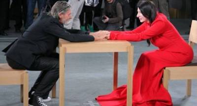 Μια ιστορία έρωτα, ενός λεπτού σιγή