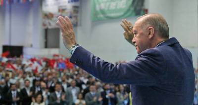 &Sigma;&upsilon;&nu;&epsilon;&chi;ί&zeta;&epsilon;&iota; &sigma;&tau;&iota;&sigmaf; &alpha;&pi;&epsilon;&iota;&lambda;έ&sigmaf; &epsilon;&nu;&alpha;&nu;&tau;ί&omicron;&nu; &tau;&eta;&sigmaf; &Epsilon;&lambda;&lambda;ά&delta;&alpha;&sigmaf; &omicron; &Epsilon;&rho;&nu;&tau;&omicron;&gamma;ά&nu;, &tau;ώ&rho;&alpha; &kappa;&alpha;&iota; &mu;&epsilon; tweet &sigma;&tau;&alpha;... &epsilon;&lambda;&lambda;&eta;&nu;&iota;&kappa;ά!