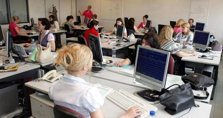 &Tau;&omicron; &delta;ώ&rho;&omicron; &gamma;&iota;&alpha; &tau;&omicron;&upsilon;&sigmaf; &delta;&eta;&mu;&omicron;&sigma;ί&omicron;&upsilon;&sigmaf; &upsilon;&pi;&alpha;&lambda;&lambda;ή&lambda;&omicron;&upsilon;&sigmaf;: &Alpha;&nu;&alpha;&lambda;&upsilon;&tau;&iota;&kappa;ά &tau;&iota; &iota;&sigma;&chi;ύ&epsilon;&iota; &gamma;&iota;&alpha; &tau;&omicron; &mu;&pi;ό&nu;&omicron;&upsilon;&sigmaf; &pi;&alpha;&rho;&alpha;&gamma;&omega;&gamma;&iota;&kappa;ό&tau;&eta;&tau;&alpha;&sigmaf; &sigma;&tau;&omicron; &Delta;&eta;&mu;ό&sigma;&iota;&omicron; &tau;&omicron; 2025