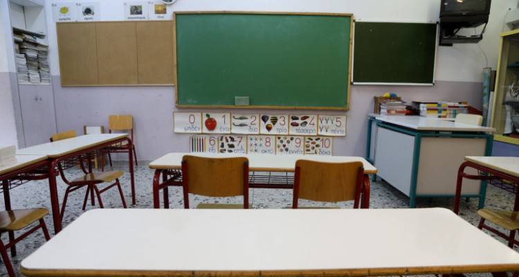 &laquo;&Tau;&alpha; &tau;&rho;ί&alpha; &sigma;&epsilon;&nu;ά&rho;&iota;&alpha; &gamma;&iota;&alpha; &alpha;&nu;&alpha;&pi;&lambda;ή&rho;&omega;&sigma;&eta; &tau;&omicron;&upsilon; &chi;&alpha;&mu;έ&nu;&omicron;&upsilon; &epsilon;&delta;ά&phi;&omicron;&upsilon;&sigmaf; &sigma;&tau;&alpha; &sigma;&chi;&omicron;&lambda;&epsilon;ί&alpha;&raquo;