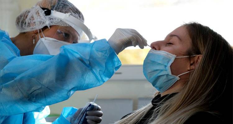 Κορωνοϊός: Νέο αρνητικό ρεκόρ με 1.690 νέα κρούσματα | 540 στη Θεσσαλονίκη, 422 στην Αττική