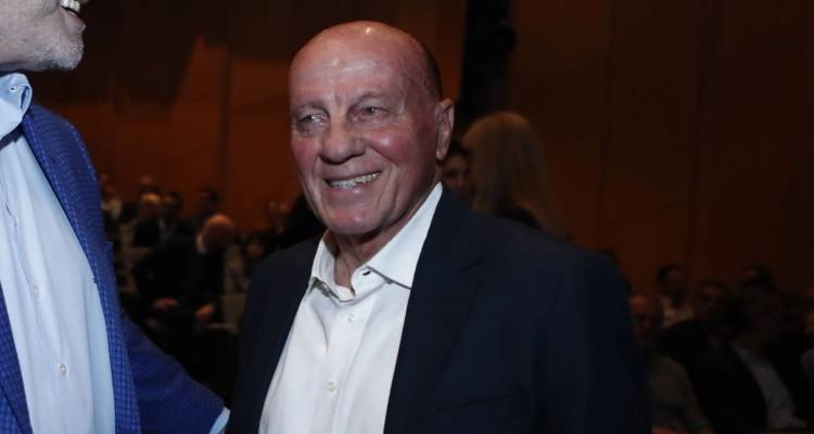 &Mu;ί&mu;&eta;&sigmaf; &Delta;&omicron;&mu;ά&zeta;&omicron;&sigmaf;: &Kappa;&alpha;&tau;έ&rho;&rho;&epsilon;&upsilon;&sigma;&epsilon; &epsilon;&nu;ώ &pi;&epsilon;&rho;&pi;&alpha;&tau;&omicron;ύ&sigma;&epsilon; &sigma;&tau;&omicron; &Chi;&alpha;&lambda;ά&nu;&delta;&rho;&iota; &alpha;&nu;ή&mu;&epsilon;&rho;&alpha; &tau;&omega;&nu; &gamma;&epsilon;&nu;&epsilon;&theta;&lambda;ί&omega;&nu; &tau;&omicron;&upsilon; - &Chi;&omega;&rho;ί&sigmaf; &tau;&iota;&sigmaf; &alpha;&iota;&sigma;&theta;ή&sigma;&epsilon;&iota;&sigmaf; &tau;&omicron;&upsilon; &sigma;&tau;&omicron;&nu; &laquo;&Epsilon;&rho;&upsilon;&theta;&rho;ό &Sigma;&tau;&alpha;&upsilon;&rho;ό&raquo;