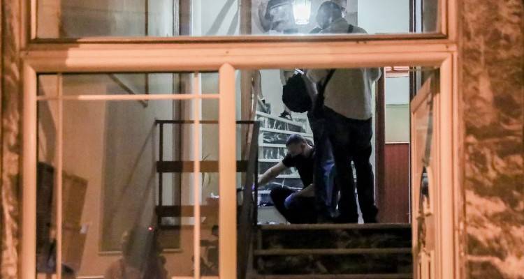 Πετράλωνα -σοκάρει η μαρτυρία της γυναίκας που βοήθησε την καθαρίστρια: «Επτά φορές την βίασαν και την ξυλοκόπησαν»