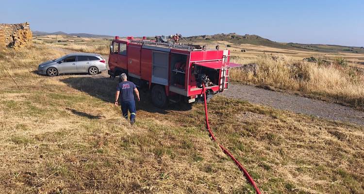 Άμεση κινητοποίηση για τη διακοπή υδροδότησης στο Βάρος Λήμνου | Πυροσβεστικό όχημα προμήθευσε 10 τόνους νερό στο χωριό