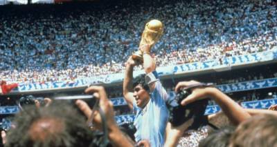 “Ο Μαραντόνα στα χέρια του Θεού”