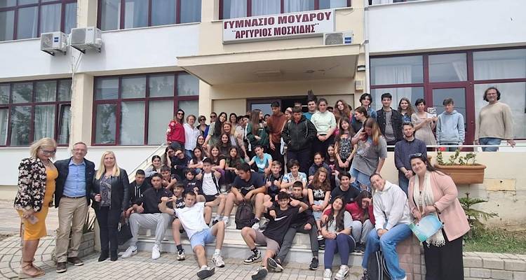ΣΥΝΕΝΤΕΥΞΗ: Ο Π. Δημητρόπουλος παρουσίασε τον «Φάρο» του στο Γυμνάσιο Μούδρου και μίλησε στον Fm 100 γι αυτόν