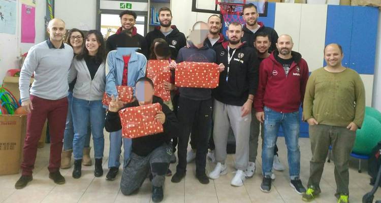 Ο Ήφαιστος Λήμνου κοντά στα παιδιά του Ειδικού Σχολείου Ρεπανιδίου! (photos)