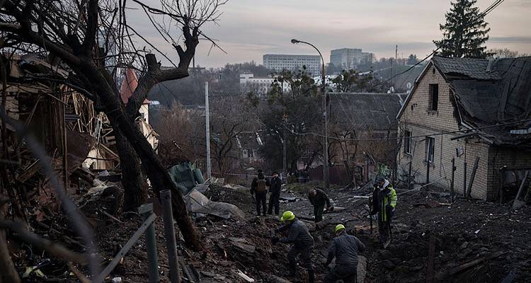 &Pi;ό&lambda;&epsilon;&mu;&omicron;&sigmaf; &sigma;&tau;&eta;&nu; &Omicron;&upsilon;&kappa;&rho;&alpha;&nu;ί&alpha;: &Tau;&alpha; &sigma;&eta;&mu;ά&delta;&iota;&alpha; &pi;&omicron;&upsilon; &delta;&epsilon;ί&chi;&nu;&omicron;&upsilon;&nu; ό&tau;&iota; &Zeta;&epsilon;&lambda;έ&nu;&sigma;&kappa;&iota; &kappa;&alpha;&iota; &Pi;&omicron;ύ&tau;&iota;&nu; &theta;έ&lambda;&omicron;&upsilon;&nu; &tau;&omicron; &tau;έ&lambda;&omicron;&sigmaf; &tau;&omicron;&upsilon; &alpha;&delta;&iota;&epsilon;&xi;ό&delta;&omicron;&upsilon;
