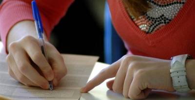 &Mu;&epsilon; &alpha;&rho;&chi;&alpha;ί&alpha; &kappa;&alpha;&iota; &mu;&alpha;&theta;&eta;&tau;&iota;&kappa;ά &sigma;&upsilon;&nu;&epsilon;&chi;ί&zeta;&omicron;&nu;&tau;&alpha;&iota; &omicron;&iota; &pi;&alpha;&nu;&epsilon;&lambda;&lambda;&alpha;&delta;&iota;&kappa;έ&sigmaf;