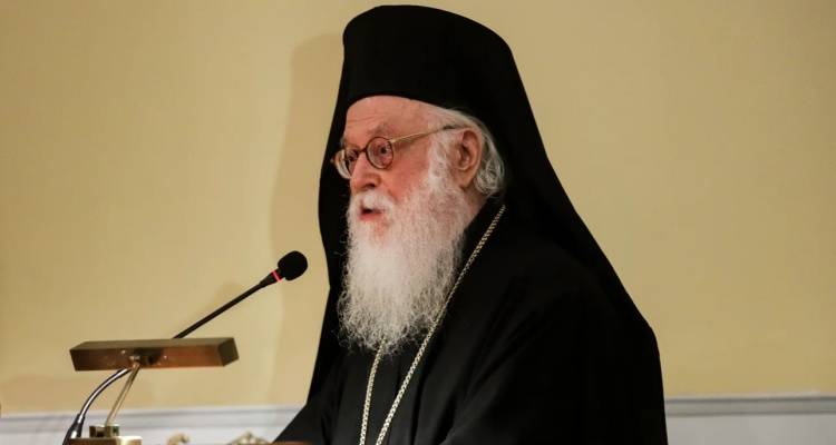 &Alpha;&gamma;&omega;&nu;ί&alpha; &gamma;&iota;&alpha; &tau;&omicron;&nu; &Alpha;&rho;&chi;&iota;&epsilon;&pi;ί&sigma;&kappa;&omicron;&pi;&omicron; &Alpha;&lambda;&beta;&alpha;&nu;ί&alpha;&sigmaf; &Alpha;&nu;&alpha;&sigma;&tau;ά&sigma;&iota;&omicron; | &Sigma;&tau;&iota;&sigmaf; 18:30 &kappa;&alpha;&tau;&alpha;&phi;&theta;ά&nu;&epsilon;&iota; &sigma;&tau;&eta;&nu; &Alpha;&theta;ή&nu;&alpha; &tau;&omicron; &alpha;&epsilon;&rho;&omicron;&sigma;&kappa;ά&phi;&omicron;&sigmaf; &tau;&eta;&sigmaf; &Pi;&omicron;&lambda;&epsilon;&mu;&iota;&kappa;ή&sigmaf; &Alpha;&epsilon;&rho;&omicron;&pi;&omicron;&rho;ί&alpha;&sigmaf;