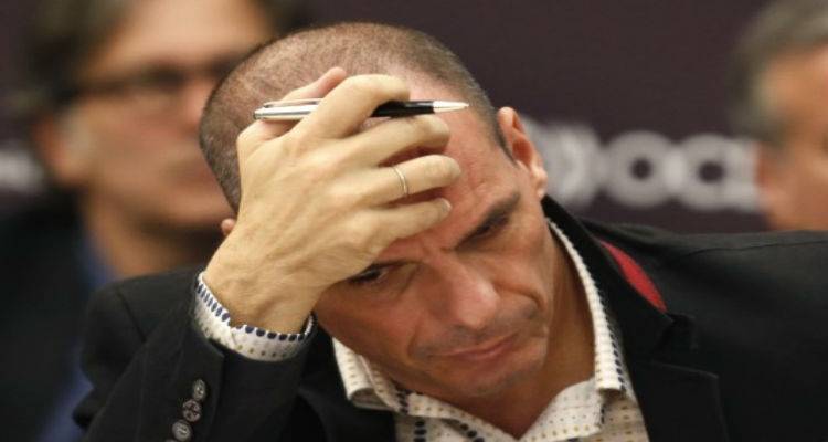 Επίθεση στον Βαρουφάκη σε εστιατόριο στα Εξάρχεια