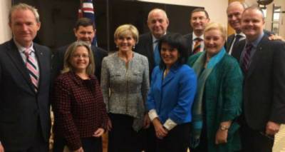 &Tau;&eta; &sigma;&tau;ή&rho;&iota;&xi;&eta; &sigma;&tau;&eta; &delta;&eta;&mu;&iota;&omicron;&upsilon;&rho;&gamma;ί&alpha; &mu;&omicron;&upsilon;&sigma;&epsilon;ί&omicron;&upsilon; ANZAC &sigma;&tau;&eta; &Lambda;ή&mu;&nu;&omicron; &alpha;&nu;&alpha;&kappa;&omicron;ί&nu;&omega;&sigma;&epsilon; &omicron; &Tau;. &Kappa;&omicron;&upsilon;ί&kappa; &alpha;&pi;ό &tau;&eta;&nu; &Alpha;&upsilon;&sigma;&tau;&rho;&alpha;&lambda;ί&alpha;