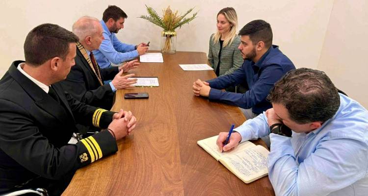 &Sigma;&upsilon;&nu;ά&nu;&tau;&eta;&sigma;&eta; &Epsilon;&pi;ά&rho;&chi;&omicron;&upsilon; &Lambda;ή&mu;&nu;&omicron;&upsilon; &kappa;&alpha;&iota; &Alpha;&gamma;ί&omicron;&upsilon; &Epsilon;&upsilon;&sigma;&tau;&rho;&alpha;&tau;ί&omicron;&upsilon; &mu;&epsilon; &tau;&omicron;&nu; &Upsilon;&phi;&upsilon;&pi;&omicron;&upsilon;&rho;&gamma;ό &Nu;&alpha;&upsilon;&tau;&iota;&lambda;ί&alpha;&sigmaf; &gamma;&iota;&alpha; &alpha;&kappa;&tau;&omicron;&pi;&lambda;&omicron;ΐ&alpha; &kappa;&alpha;&iota; &Mu;&epsilon;&tau;&alpha;&phi;&omicron;&rho;&iota;&kappa;ό &Iota;&sigma;&omicron;&delta;ύ&nu;&alpha;&mu;&omicron;