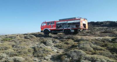 Με φτυάρια κατέσβησαν φωτιά πυροσβέστες της Λήμνου