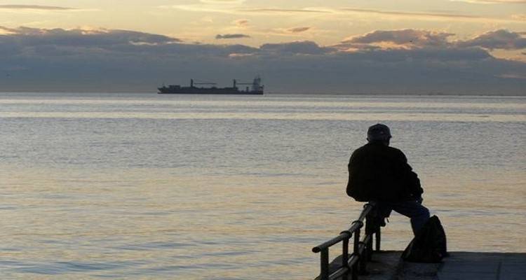 &Sigma;&tau;&iota;&sigmaf; 15.000 &mu;&epsilon;&iota;ώ&theta;&eta;&kappa;&alpha;&nu; &omicron;&iota; Έ&lambda;&lambda;&eta;&nu;&epsilon;&sigmaf; &nu;&alpha;&upsilon;&tau;&iota;&kappa;&omicron;ί