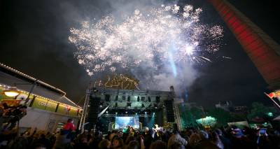 &laquo;&Tau;&alpha; &mu;&alpha;&gamma;&iota;&kappa;ά &Chi;&rho;&iota;&sigma;&tau;&omicron;ύ&gamma;&epsilon;&nu;&nu;&alpha;&raquo; &Chi;&rho;&iota;&sigma;&tau;&omicron;&upsilon;&gamma;&epsilon;&nu;&nu;&iota;ά&tau;&iota;&kappa;&eta; &epsilon;&kappa;&delta;ή&lambda;&omega;&sigma;&eta; &sigma;&epsilon; &Mu;&omicron;ύ&delta;&rho;&omicron; &kappa;&alpha;&iota; &Mu;ύ&rho;&iota;&nu;&alpha;