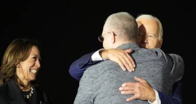 &Sigma;&tau;&iota;&sigmaf; &Eta;&Pi;&Alpha; &omicron;&iota; &Alpha;&mu;&epsilon;&rho;&iota;&kappa;&alpha;&nu;&omicron;ί &pi;&omicron;&upsilon; &kappa;&rho;&alpha;&tau;&omicron;ύ&nu;&tau;&alpha;&nu; &sigma;&tau;&eta; &Rho;&omega;&sigma;ί&alpha;, &tau;&omicron;&upsilon;&sigmaf; &upsilon;&pi;&omicron;&delta;έ&chi;&theta;&eta;&kappa;&alpha;&nu; &Mu;&pi;ά&iota;&nu;&tau;&epsilon;&nu;-&Chi;ά&rho;&iota;&sigmaf; -&Iota;&sigma;&tau;&omicron;&rho;&iota;&kappa;ή &alpha;&nu;&tau;&alpha;&lambda;&lambda;&alpha;&gamma;ή &kappa;&rho;&alpha;&tau;&omicron;&upsilon;&mu;έ&nu;&omega;&nu;