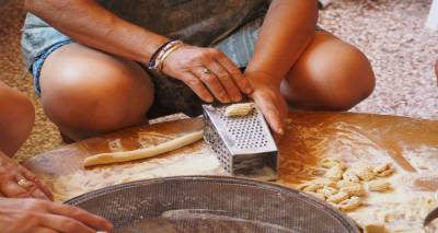 &Lambda;ά&tau;&epsilon; &tau;&sigma;&rsquo; &Alpha;&gamma;&kappa;&alpha;&rho;&upsilon;&omega;&nu;&epsilon;&sigmaf; &nu;&alpha; &sigma;&alpha;&sigmaf; &phi;&lambda;έ&psi;&omicron;&upsilon;&mu;&rsquo; &mu;&alpha;&kappa;&alpha;&rho;ό&nu;&epsilon;&sigmaf;!