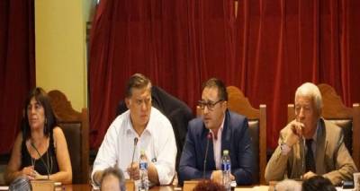 &Alpha;&pi;ά&nu;&tau;&eta;&sigma;&eta; &mu;&epsilon; &pi;&omicron;&lambda;&lambda;ά &epsilon;&rho;&omega;&tau;&eta;&mu;&alpha;&tau;&iota;&kappa;ά &tau;&omicron;&upsilon; &Pi;&epsilon;&rho;&iota;&phi;&epsilon;&rho;&epsilon;&iota;ά&rho;&chi;&eta; &Kappa;. &Mu;&omicron;&upsilon;&tau;&zeta;&omicron;ύ&rho;&eta; &sigma;&tau;&eta;&nu; &Mu;. &Tau;&omicron;ύ&phi;&omicron;&upsilon;