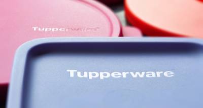 Bloomberg: «Λουκέτο» βάζει η Tupperware μετά από σχεδόν 80 χρόνια λειτουργίας