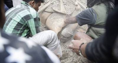 Εικόνες βιβλικής καταστροφής στο Νεπάλ: Πάνω από 1.500 οι νεκροί