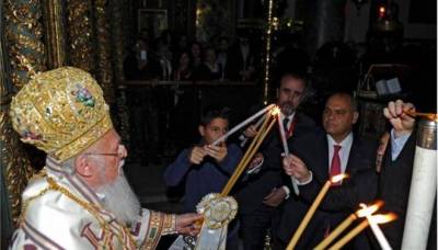 &Beta;&alpha;&rho;&theta;&omicron;&lambda;&omicron;&mu;&alpha;ί&omicron;&sigmaf;: &laquo;&Omicron;&iota; ά&nu;&theta;&rho;&omega;&pi;&omicron;&iota;, &alpha;&tau;&upsilon;&chi;ώ&sigmaf;, &delta;&epsilon;&nu; &mu;&pi;&omicron;&rho;&omicron;ύ&nu; &nu;&alpha; &alpha;&nu;&epsilon;&chi;&theta;&omicron;ύ&nu; &tau;&eta; &delta;&iota;&alpha;&phi;&omicron;&rho;&epsilon;&tau;&iota;&kappa;ό&tau;&eta;&tau;&alpha;&raquo;