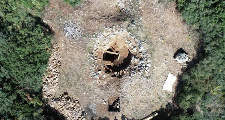 Κεφαλονιά: Εντοπίστηκε εντυπωσιακή κυκλική κατασκευή, σαν τύμβος | Τα ευρήματα