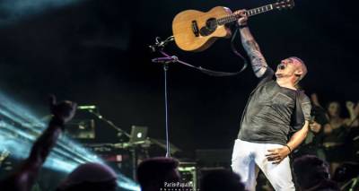 &Tau;&alpha; &laquo;έ&delta;&omega;&sigma;&epsilon; ό&lambda;&alpha;&raquo; &epsilon;&chi;&theta;έ&sigmaf; &omicron; &Sigma;&tau;έ&lambda;&iota;&omicron;&sigmaf; &Rho;ό&kappa;&kappa;&omicron;&sigmaf; &sigma;&tau;&eta; &sigma;&upsilon;&nu;&alpha;&upsilon;&lambda;ί&alpha; &tau;&omicron;&upsilon; &sigma;&tau;&eta; &Lambda;ή&mu;&nu;&omicron; (photos + video)