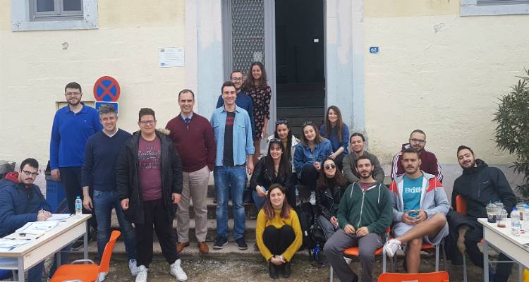 &Pi;&alpha;&rho;ά&delta;&epsilon;&iota;&gamma;&mu;&alpha; &epsilon;&lambda;&pi;ί&delta;&alpha;&sigmaf; &omicron;&iota; &phi;&omicron;&iota;&tau;&eta;&tau;έ&sigmaf; &tau;&eta;&sigmaf; &Lambda;ή&mu;&nu;&omicron;&upsilon; &sigma;&tau;&eta; &mu;ά&chi;&eta; &kappa;&alpha;&tau;ά &tau;&omicron;&upsilon; &kappa;&alpha;&rho;&kappa;ί&nu;&omicron;&upsilon; | &Sigma;&upsilon;&gamma;&chi;&alpha;&rho;&eta;&tau;ή&rho;&iota;&alpha; &Theta;. &Lambda;&omicron;ύ&kappa;&alpha;