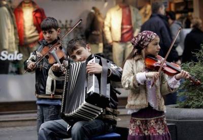 Τα σύνορα αλλάζουν, τα στερεότυπα όμως όχι
