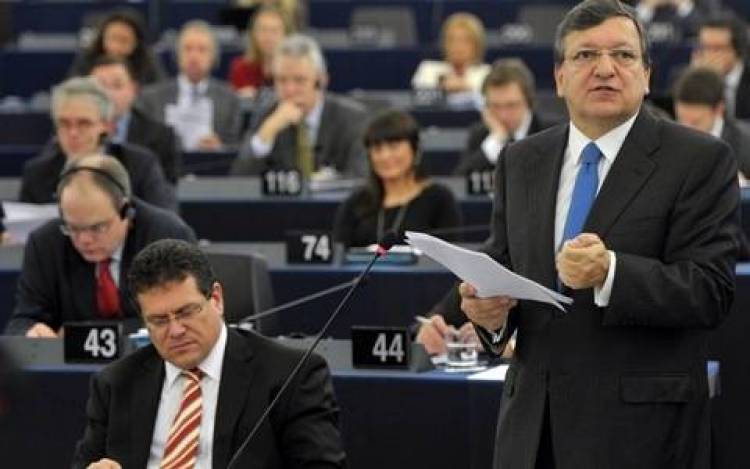 &Mu;&pi;&alpha;&rho;ό&zeta;&omicron;: &Epsilon;&nu;&tau;&upsilon;&pi;&omega;&sigma;&iota;&alpha;&kappa;έ&sigmaf; &omicron;&iota; &alpha;&lambda;&lambda;&alpha;&gamma;έ&sigmaf; &sigma;&tau;&eta;&nu; &Epsilon;&lambda;&lambda;ά&delta;&alpha; &tau;&alpha; 3 &tau;&epsilon;&lambda;&epsilon;&upsilon;&tau;&alpha;ί&alpha; &chi;&rho;ό&nu;&iota;&alpha;