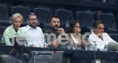 &Mu;&epsilon;&tau;ά &tau;&omicron;&nu; &kappa;&alpha;&beta;&gamma;ά &sigma;&tau;&eta; &Beta;&omicron;&upsilon;&lambda;ή, &Nu;ί&kappa;&omicron;&sigmaf; &Alpha;&nu;&delta;&rho;&omicron;&upsilon;&lambda;ά&kappa;&eta;&sigmaf; &kappa;&alpha;&iota; &Mu;&alpha;&rho;&gamma;&alpha;&rho;ί&tau;&eta;&sigmaf; &Sigma;&chi;&omicron;&iota;&nu;ά&sigmaf; &mu;&alpha;&zeta;ί &sigma;&tau;&iota;&sigmaf; &kappa;&epsilon;&rho;&kappa;ί&delta;&epsilon;&sigmaf; &tau;&omicron;&upsilon; T-Center, &epsilon;ί&delta;&alpha;&nu; &tau;&omicron;&nu; &Pi;&alpha;&nu;&alpha;&theta;&eta;&nu;&alpha;ϊ&kappa;ό