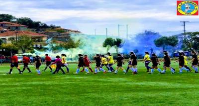 &Gamma;&upsilon;&nu;&alpha;&iota;&kappa;&epsilon;ί&alpha; &omicron;&mu;ά&delta;&alpha; &pi;&omicron;&delta;&omicron;&sigma;&phi;&alpha;ί&rho;&omicron;&upsilon; &Lambda;ή&mu;&nu;&omicron;&upsilon;: &Gamma;&epsilon;&gamma;&omicron;&nu;ό&sigmaf; &tau;&omicron; &pi;&rho;ώ&tau;&omicron; &gamma;&kappa;&omicron;&lambda; (photos)