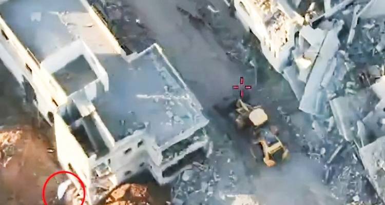 Ισραήλ κατά Χαμάς: «Σκηνοθέτησαν» ανακάλυψη λειψάνων για να στήσουν σόου στον Ερυθρό Σταυρό -Το βίντεο ντοκουμέντο