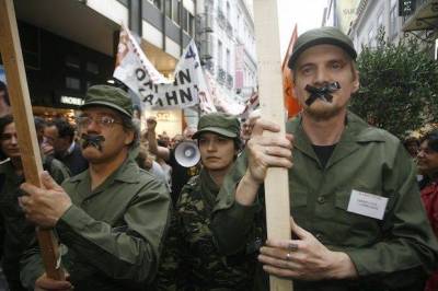 &Tau;&iota; &sigma;&tau;&eta;&rho;ί&zeta;&epsilon;&iota; &eta; &kappa;&omicron;&iota;&nu;&omega;&nu;ί&alpha;;