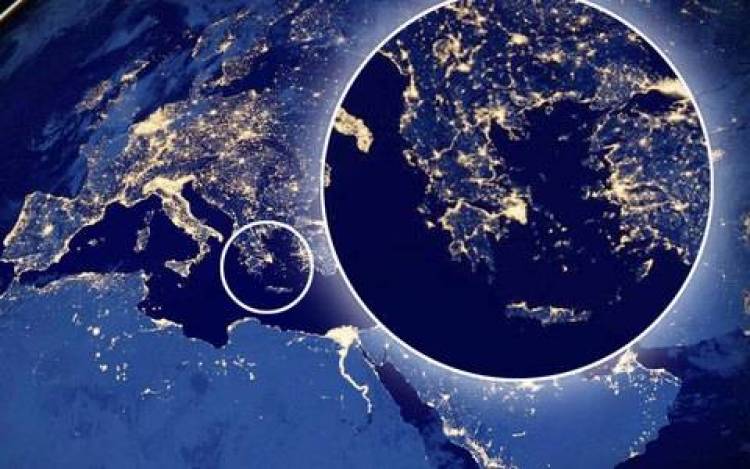 Αθήνα: Λαμπερή στο Διάστημα παρά την κρίση