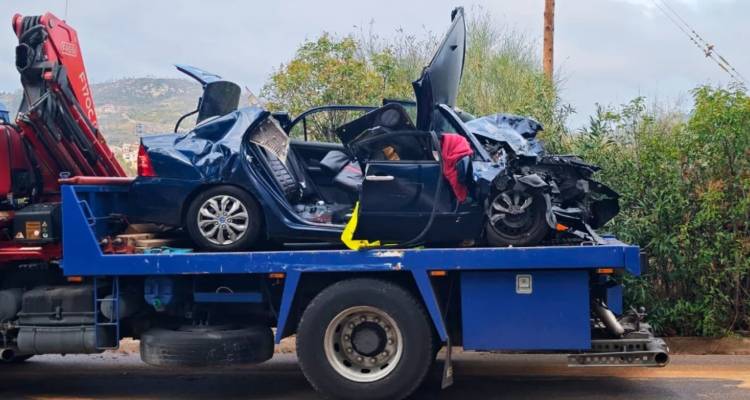 &Tau;&rho;&alpha;&gamma;&iota;&kappa;ό &tau;&rho;&omicron;&chi;&alpha;ί&omicron; &mu;&epsilon; 3 &nu;&epsilon;&kappa;&rho;&omicron;ύ&sigmaf; &sigma;&tau;&iota;&sigmaf; &Alpha;&phi;ί&delta;&nu;&epsilon;&sigmaf;, &mu;ά&zeta;&epsilon;&sigmaf; &alpha;&pi;ό &lambda;&alpha;&mu;&alpha;&rho;ί&nu;&epsilon;&sigmaf; &tau;&alpha; &omicron;&chi;ή&mu;&alpha;&tau;&alpha; - &laquo;&Tau;&omicron; έ&nu;&alpha; &alpha;&upsilon;&tau;&omicron;&kappa;ί&nu;&eta;&tau;&omicron; ή&tau;&alpha;&nu; &mu;έ&sigma;&alpha; &sigma;&tau;&omicron; ά&lambda;&lambda;&omicron;&raquo; &lambda;έ&epsilon;&iota; &omicron; &omicron;&delta;&eta;&gamma;ό&sigmaf; &tau;&omicron;&upsilon; &gamma;&epsilon;&rho;&alpha;&nu;&omicron;ύ