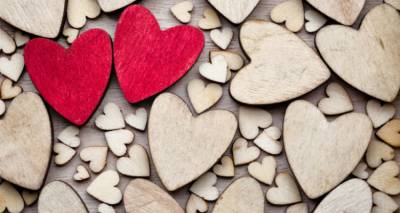 &Omicron; &Pi;έ&tau;&rho;&omicron;&sigmaf; &Kappa;&epsilon;&chi;&alpha;&gamma;&iota;ά&sigmaf; &mu;&iota;&lambda;ά&epsilon;&iota; &gamma;&iota;&alpha; &tau;&omicron;&nu; έ&rho;&omega;&tau;&alpha; (audio)