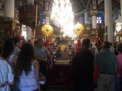 Πανηγυρίζει αύριο ο Μητροπολιτικός Ναός της Αγ. Τριάδος στη Μύρινα | Ολοκληρώθηκε πριν λίγο η Περιφορά της Eικόνας (photos)