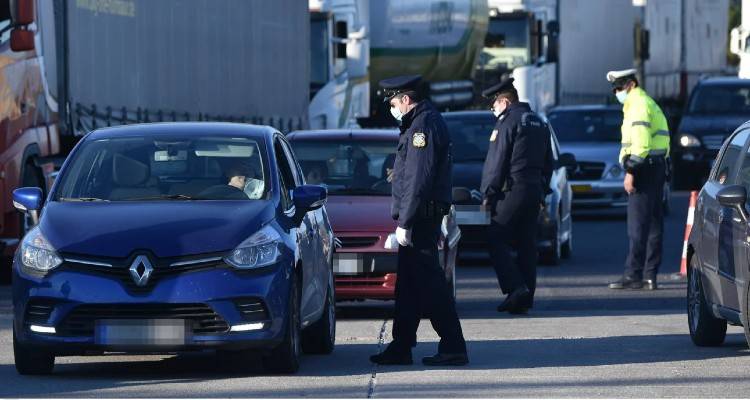 Σχέδιο αποτροπής για Πάσχα στο χωριό: 10.000 αστυνομικοί στους δρόμους, μπλόκα, drones, πρόστιμα και ποινικές κυρώσεις