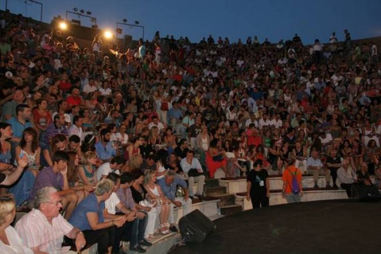 &Omicron;&iota; "&Iota;&pi;&pi;ή&sigmaf;" &tau;&omicron;&upsilon; &Alpha;&rho;&iota;&sigma;&tau;&omicron;&phi;ά&nu;&eta; &sigma;&tau;&omicron; &Alpha;&rho;&chi;&alpha;ί&omicron; &theta;έ&alpha;&tau;&rho;&omicron; &tau;&eta;&sigmaf; &Eta;&phi;&alpha;&iota;&sigma;&tau;&epsilon;ί&alpha;&sigmaf;