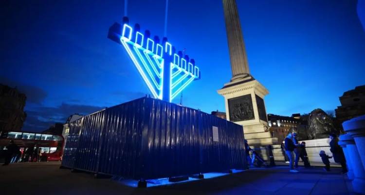 &Tau;&omicron; &Eta;&nu;&omega;&mu;έ&nu;&omicron; &Beta;&alpha;&sigma;ί&lambda;&epsilon;&iota;&omicron; &tau;&iota;&mu;ά &tau;&alpha; &theta;ύ&mu;&alpha;&tau;&alpha; &tau;&eta;&sigmaf; &pi;&alpha;&rho;&alpha;&lambda;ί&alpha;&sigmaf; &Mu;&pi;ό&nu;&tau;&iota; &ndash; &Epsilon;&nu;&iota;&sigma;&chi;&upsilon;&mu;έ&nu;&alpha; &mu;έ&tau;&rho;&alpha; &alpha;&sigma;&phi;&alpha;&lambda;&epsilon;ί&alpha;&sigmaf; &sigma;&tau;&iota;&sigmaf; &epsilon;&beta;&rho;&alpha;ϊ&kappa;έ&sigmaf; &kappa;&omicron;&iota;&nu;ό&tau;&eta;&tau;&epsilon;&sigmaf;