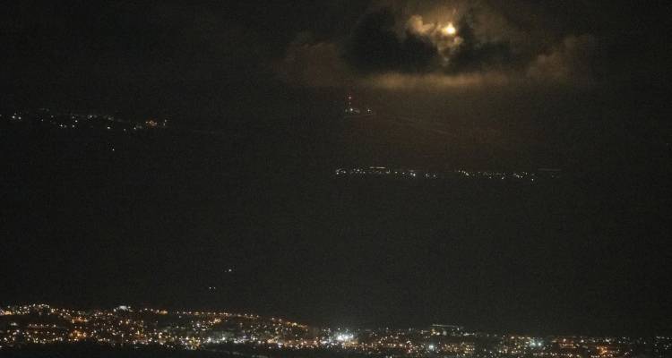 Ό&lambda;&alpha; &tau;&alpha; &beta;&lambda;έ&mu;&mu;&alpha;&tau;&alpha; &sigma;&tau;&eta; &Mu;έ&sigma;&eta; &Alpha;&nu;&alpha;&tau;&omicron;&lambda;ή: &Iota;&sigma;&rho;&alpha;&eta;&lambda;&iota;&nu;ό &sigma;&phi;&upsilon;&rho;&omicron;&kappa;ό&pi;&eta;&mu;&alpha; &sigma;&tau;&omicron;&nu; &nu;ό&tau;&iota;&omicron; &Lambda;ί&beta;&alpha;&nu;&omicron; -&Omicron;&rho;&kappa;ί&zeta;&epsilon;&tau;&alpha;&iota; &epsilon;&kappa;&delta;ί&kappa;&eta;&sigma;&eta; &eta; &Chi;&epsilon;&zeta;&mu;&pi;&omicron;&lambda;ά&chi;