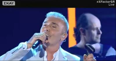 &Omicron; &Sigma;&tau;έ&lambda;&iota;&omicron;&sigmaf; &Rho;ό&kappa;&kappa;&omicron;&sigmaf; &laquo;&alpha;&pi;&omicron;&gamma;&epsilon;ί&omega;&sigma;&epsilon;&raquo; &tau;&omicron; &laquo;X Factor&raquo; (video)